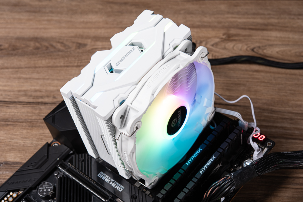 XFastest開箱：F40 白色 ARGB 空冷散熱器